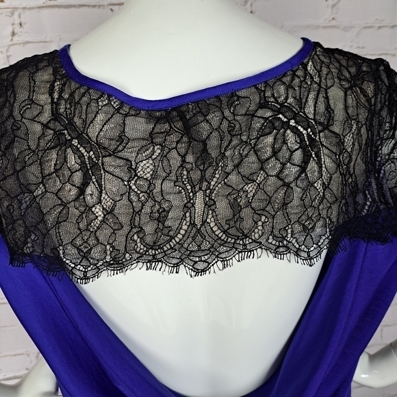 BCBGMAXAZRIA Blue Royal lace Top - Picture 6 of 11